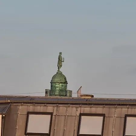 Appartement Coeur De Paris Avec Vue Sur Les Toits-2