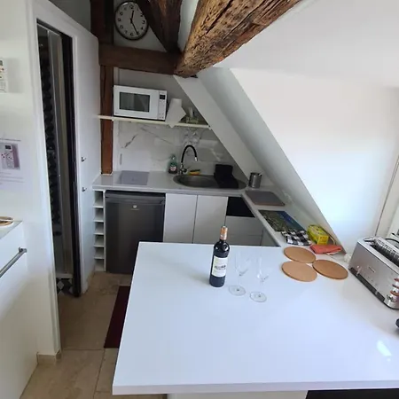 Appartement Coeur De Paris Avec Vue Sur Les Toits-3